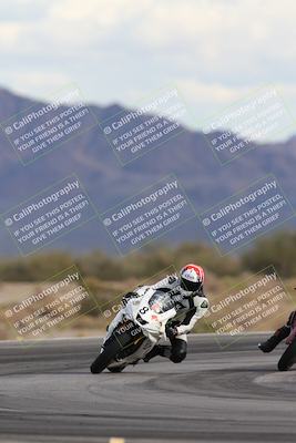 media/Nov-16-2025-Race Pace (Sun) [[8c5fa54630]]/Non Verified Riders (1st 20 Minutes)/5-Turn 15 (110pm)/